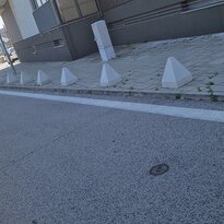 Betónové parkovacie zábrany pyramída