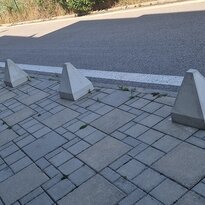 Betónové parkovacie zábrany pyramída