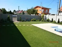 Betónový plot vzor nepravidelná tehlička pri rodinnom dome Betónový plot vzor nepravidelná tehlička pri rodinnom dome