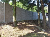 Betónový plot vzor štiepaný kameň, realizácia Senec Betónový plot vzor štiepaný kameň, realizácia Senec