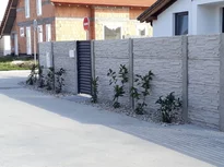 Oplotenie pozemku betónovým plotom vzor kameň Oplotenie pozemku betónovým plotom vzor kameň