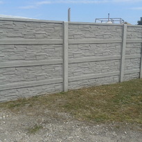 plot z betónových panelov