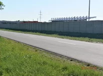 Vysoký betónový plot vzor tehla pre súkromie Vysoký betónový plot vzor tehla pre súkromie